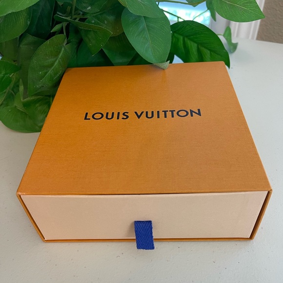 Authentic Louis Vuitton Gift Box 6 5/8”X 6 5/8”X 2 5/8” - Picture 4 of 10